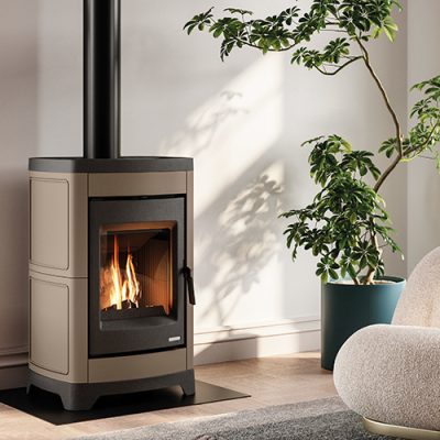 Stufa a Legna Charlotte Ceramica Caffelatte da 10,4 Kw - Colore Caffelatte