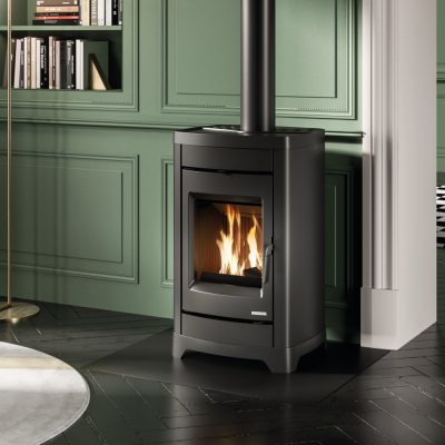 Charlotte: Stufa a Legna Moderna 10Kw